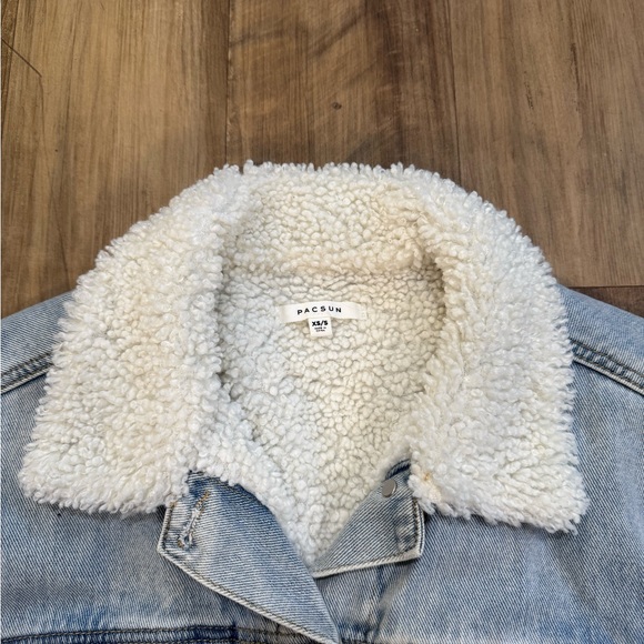 Pacsun Light Blue Denim Jacket with Sherpa Collar - Picture 4 of 16